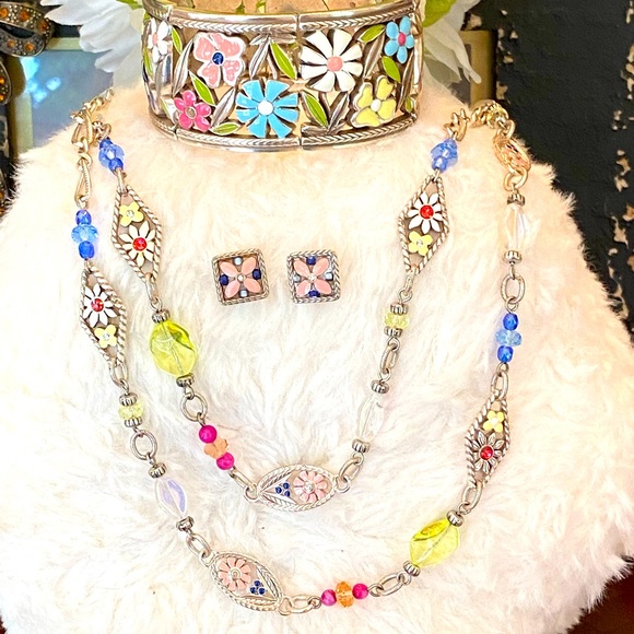 🛍Treat You Time🛍 is your wardrobe, spring ready? Come on in and shop🛍️ - Picture 12 of 16